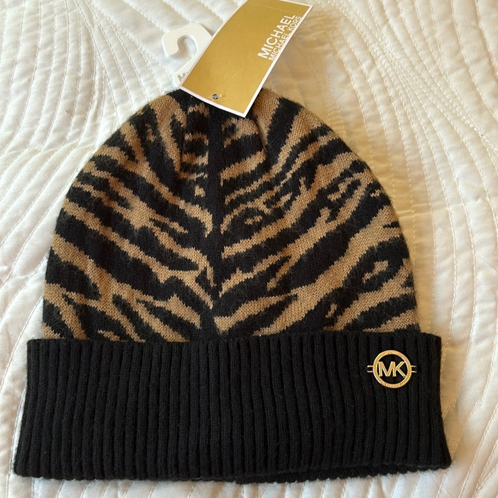 Miichael Kors - Cuff Knit Beanie - animal print- One size New with tags